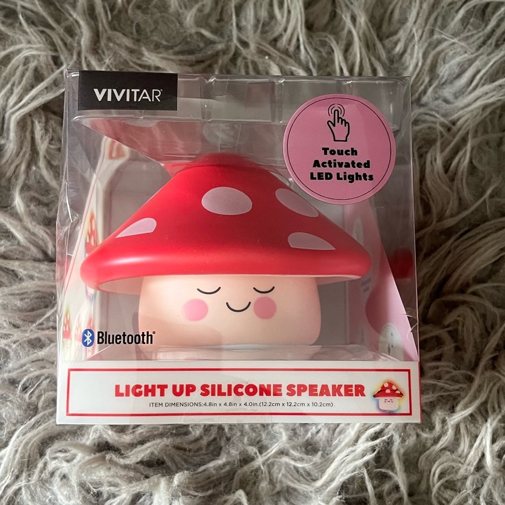 Vivitar light up silicone mushroom speaker NIB